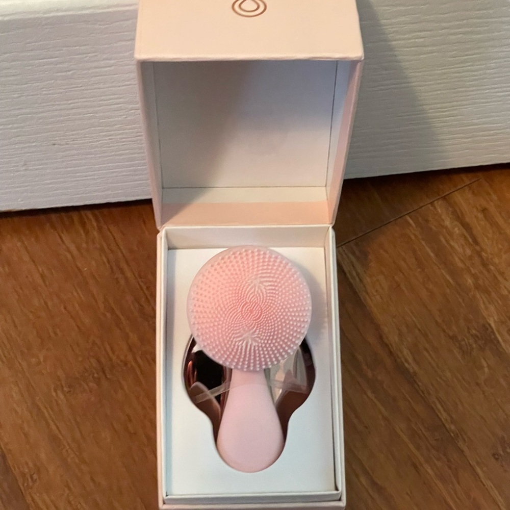 COPY - Monat Face Exfoliator Brush